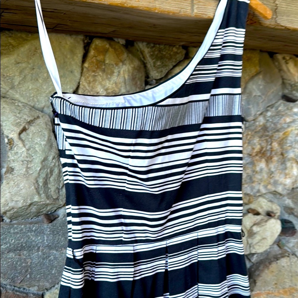 White House Black Market Striped Black & White One-Shoulder Dress Size 00 - Picture 6 of 15